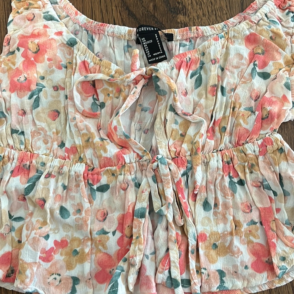Floral top - Picture 2 of 3